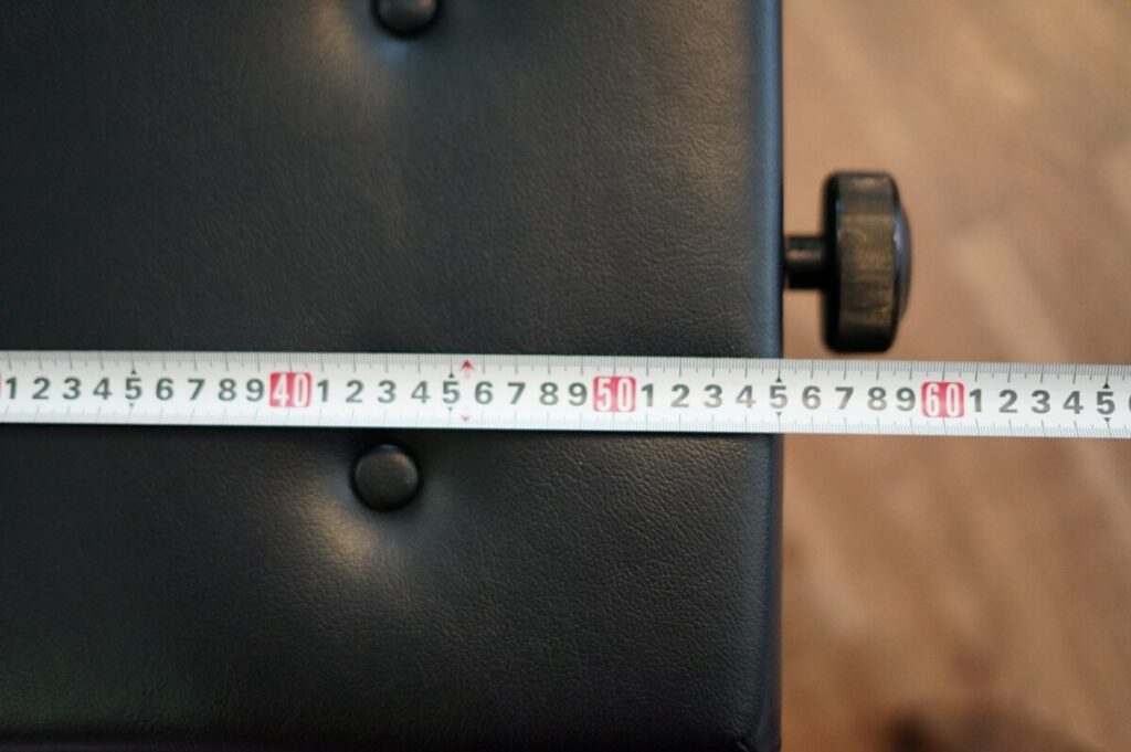 座り心地だけでなく、 演奏のしやすさにもこだわったピアノ椅子【MK-70