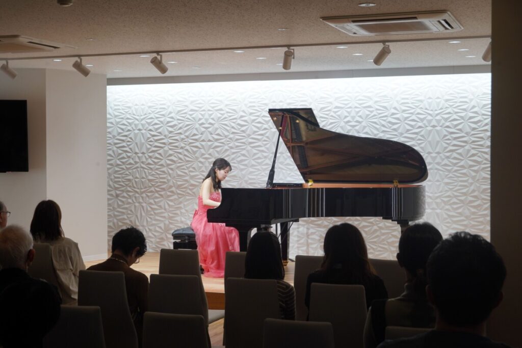 白澤ページ 11/3 白澤あまね ピアノ】コンサートレポート - ピアノ専門店 Piano