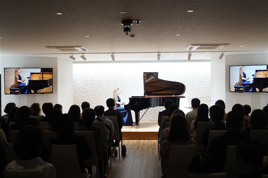 8/10エヴァ ゲヴォルギヤン ピアノリサイタル】レポート - ピアノ専門