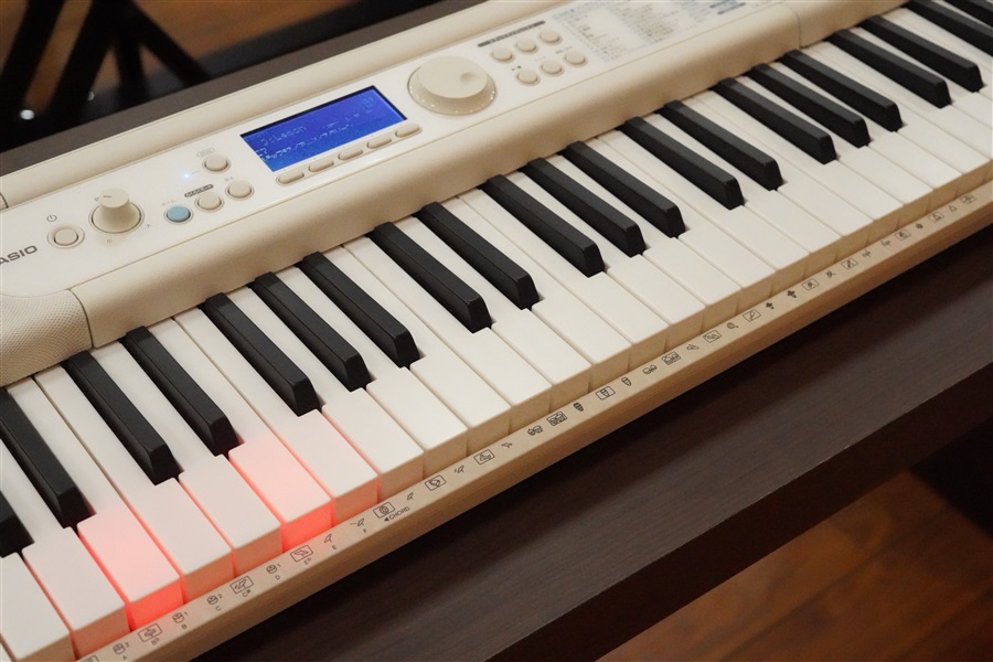 CASIO 光る鍵盤「LK520」登場！ - ピアノ専門店 ピアノクラウド高岡