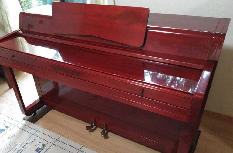 とても珍しいヤマハのスピネットピアノ MPC ピアノメンテナンス（調律、クリーニング、消音装置取付）MPC ピアノメンテナンス（調律